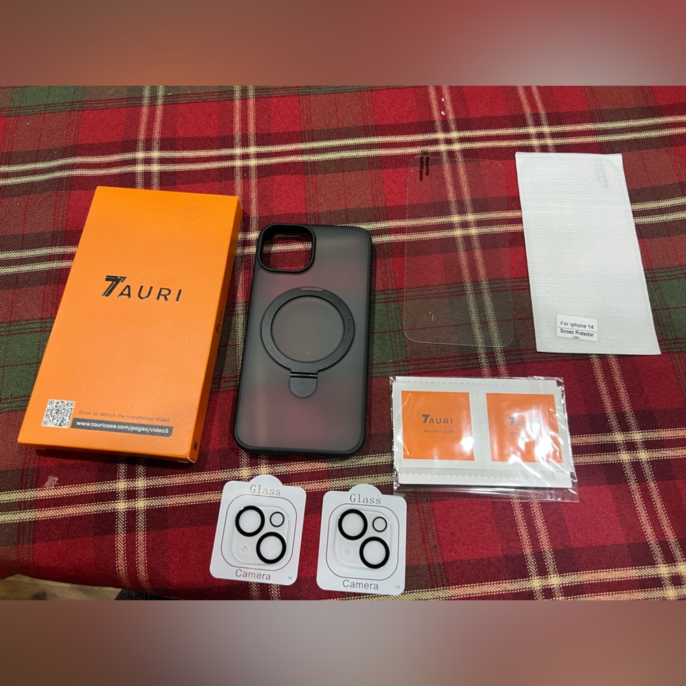 iPhone 14 case & screen protector